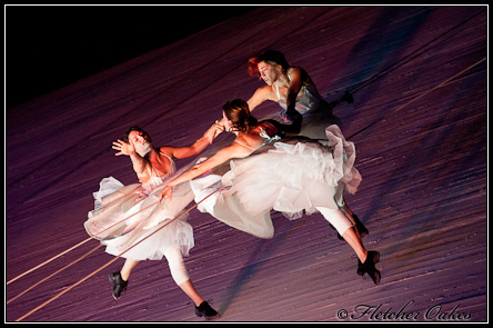 _AZC6829-mini bandaloop dancers