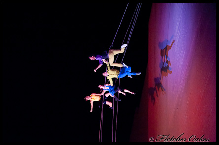 _AZC7023-mini bandaloop dancers