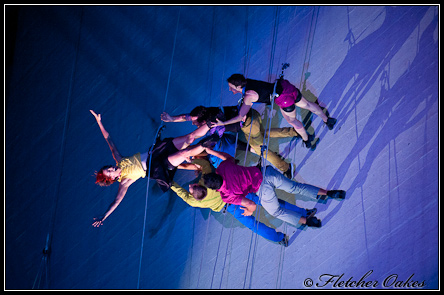 _AZC7033-mini bandaloop dancers